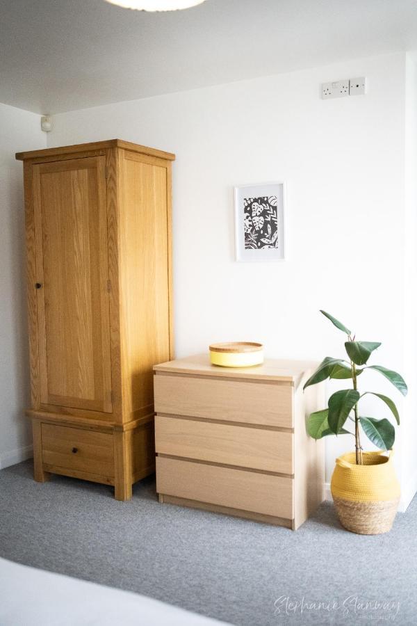 The Lookout, Modern Home From Home, Sleeps 5, With Private Parking & Outside Terrace St Ives Eksteriør bilde