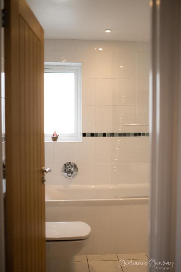 The Lookout, Modern Home From Home, Sleeps 5, With Private Parking & Outside Terrace St Ives Eksteriør bilde
